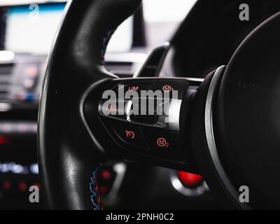 Pulsanti sul volante BMW M4 Foto Stock