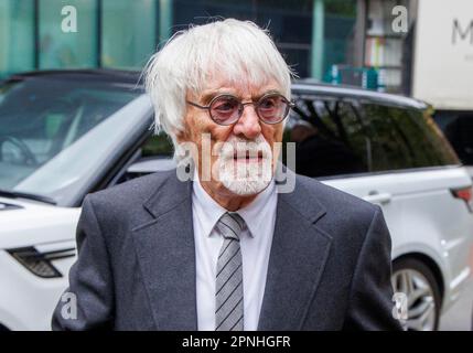 Londra, Regno Unito. 19th Apr, 2023. L'ex boss di Formula uno, Bernie Ecclestone, arriva a Southwark Crown Court. Egli è accusato di non aver dichiarato £400 milioni di sterline di attività. Dovrebbe ripresentarsi in tribunale nel mese di novembre. Credit: Karl Black/Alamy Live News Foto Stock