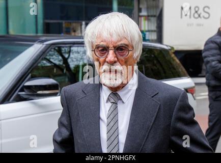 Londra, Regno Unito. 19th Apr, 2023. L'ex boss di Formula uno, Bernie Ecclestone, arriva a Southwark Crown Court. Egli è accusato di non aver dichiarato £400 milioni di sterline di attività. Dovrebbe ripresentarsi in tribunale nel mese di novembre. Credit: Karl Black/Alamy Live News Foto Stock