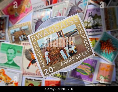 Francobollo ruandese con velivolo Sabena - Ruanda Republique 20c Annee De la Production, Africa 1975 Foto Stock