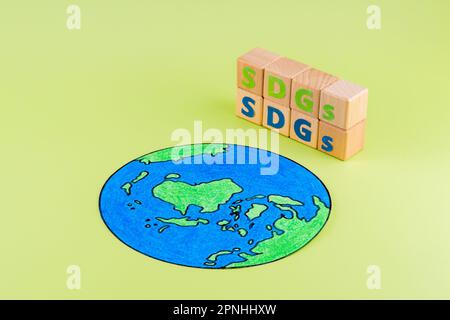 SDGs - obiettivi di sviluppo sostenibile concetto di parola sui cubi Foto Stock