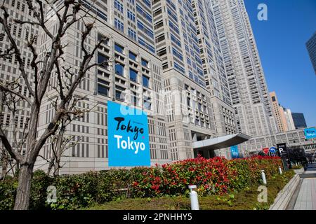 Edificio metropolitano del Governo di Tokyo che ha una piattaforma di osservazione libera per i turisti per vedere Tokyo metropolitana, Giappone, Asia, 2023 Foto Stock