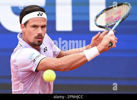 Monaco, Germania. 19th Apr, 2023. Tennis: ATP Tour - Monaco, single, 1st round, uomini. Karazew (Russia) - Altmaier (Germania). Daniel Altmaier in azione. Credit: Sven Hoppe/dpa/Alamy Live News Foto Stock