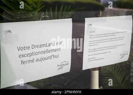 Lotto, Belgio. 19th Apr, 2023. Il ramo Drogenbos dei negozi Dreamland e Dreambaby del gruppo Colruyt ha mostrato mercoledì 19 aprile 2023. Discount Colruyt ha annunciato piani per chiudere uno dei suoi negozi di giocattoli Dreamland e 5 dei negozi di prodotti per bambini Dreambaby, minacciando il lavoro di fino a 192 persone su un totale di circa 1100. FOTO DI BELGA NICOLAS MAETERLINCK Credit: Belga News Agency/Alamy Live News Foto Stock