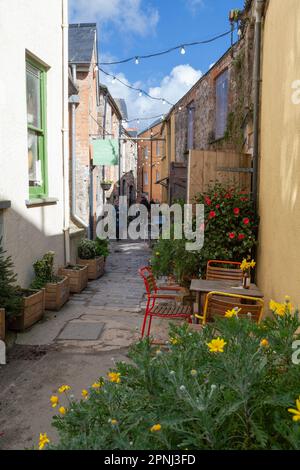 Sergeant's Lane, St Julian Street, Tenby, Pembrokeshire, Galles, Regno Unito: sede della fabbrica di birra Harbwr, Tap & Kitchen Foto Stock