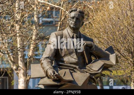 Novi Sad, Serbia - 24 marzo 2023: Busto di Uzeyir Hajibeyov, un compositore azerbaigiano, direttore d'orchestra, pubblicista, drammaturgo, e figura sociale Foto Stock