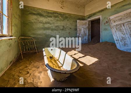 Abbandonata la città fantasma di Kolmanskop in Namibia Foto Stock