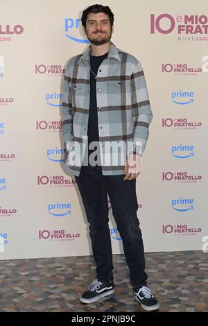 Roma, Italia. 19th Apr, 2023. Claudio Colica partecipa alla fotocall del film prime Video 'Io e mio fratello' allo Space moderno cinema. (Foto di Mario Cartelli/SOPA Images/Sipa USA) Credit: Sipa USA/Alamy Live News Foto Stock