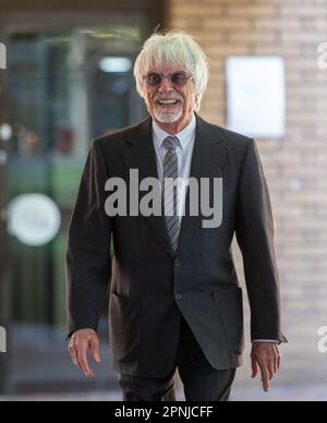 Londra, Inghilterra, Regno Unito. 19th Apr, 2023. L'ex boss di Formula uno BERNIE ECCLESTONE è visto lasciare Southwark Crown Court dopo un processo sulle accuse di frode da falsa rappresentanza per un presunto fallimento di dichiarare 400 milioni di sterline di beni esteri al governo. (Credit Image: © Tayfun Salci/ZUMA Press Wire) SOLO PER USO EDITORIALE! Non per USO commerciale! Foto Stock