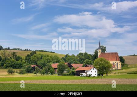 Chiesa cattolica di pellegrinaggio romano Sant'Anna nella frazione Sankt Anna, vicino al villaggio di Ering, nella valle del fiume Inn, Rottal-Inn distretto, Baviera, Germania Foto Stock
