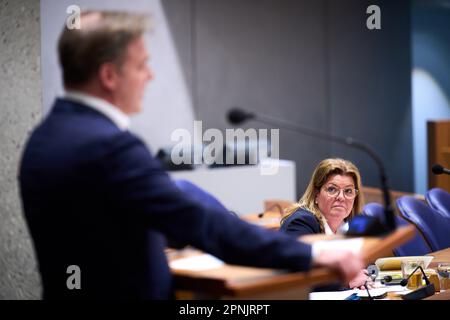 L'AIA - Paesi Bassi, 19/04/2023, Pieter Omtzigt alla Camera dei rappresentanti durante il dibattito con il ministro dell'azoto Christianne van der Wal sui 24 miliardi di euro che il gabinetto ha riservato per affrontare la crisi dell'azoto. ANP PHIL NIJHUIS olanda fuori - belgio fuori Foto Stock