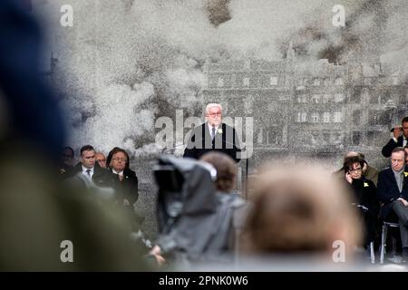 Varsavia, Polonia, 19/04/2023, il Presidente tedesco Frank-Walter Steinmeier ha tenuto un discorso durante la cerimonia a Varsavia. La Polonia ha celebrato il 80th° anniversario della rivolta del Ghetto di Varsavia, una violenta rivolta che si è verificata dal 19 aprile al 16 maggio 1943, durante la seconda guerra mondiale I residenti del ghetto ebraico nella Varsavia occupata dai nazisti, hanno messo in scena la rivolta armata per impedire le deportazioni nei campi di sterminio nazisti. L'rivolta divenne un simbolo eterno della resistenza degli ebrei polacchi contro l'Olocausto. Tra i 1942 e i 1943 tedeschi trasportarono oltre 300.000 ebrei dal Ghetto di Varsavia al campo di sterminio Foto Stock