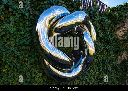 Sculture all'aperto di Lukas Rais al Bastion Garden chiamato Light Matter Shape and You. Foto Stock