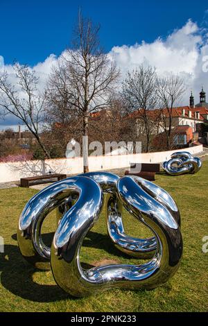 Sculture all'aperto di Lukas Rais al Bastion Garden chiamato Light Matter Shape and You. Foto Stock