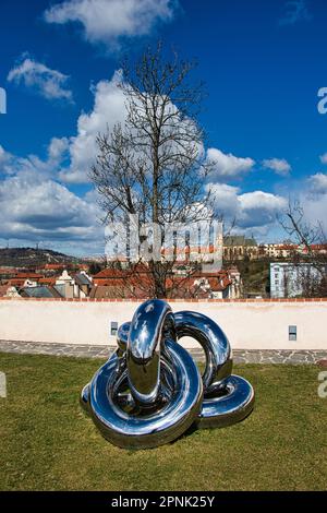 Sculture all'aperto di Lukas Rais al Bastion Garden chiamato Light Matter Shape and You. Foto Stock