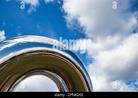 Sculture all'aperto di Lukas Rais al Bastion Garden chiamato Light Matter Shape and You. Foto Stock
