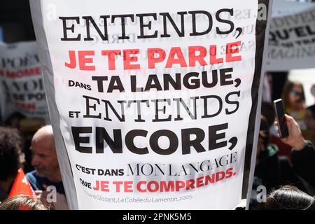 Parigi, Francia - 19/4/2023, Julien Mattia / le Pictorium - raduno intersindacale degli insegnanti a Parigi - 19/4/2023 - Parigi / Ile de la Cite (parigi) / Parigi 7th° arrondissement (7th° arrondissement di Parigi) - Manifestazione intersindacale degli insegnanti davanti al Ministero dell'Istruzione a Parigi per l'abbandono del Patto Ndiaye e contro la riforma delle pensioni, 19 aprile 2023 Foto Stock