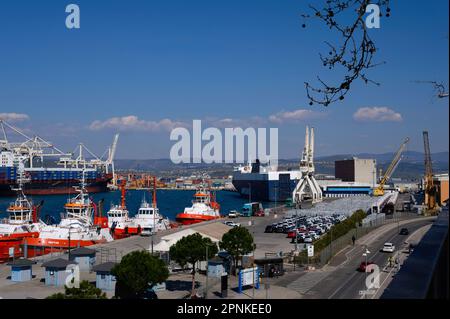 Il porto di Capodistria (Luka Capodistria) in Slovenia, è l'unico porto marittimo sloveno, sposta due terzi del traffico marittimo nazionale Foto Stock