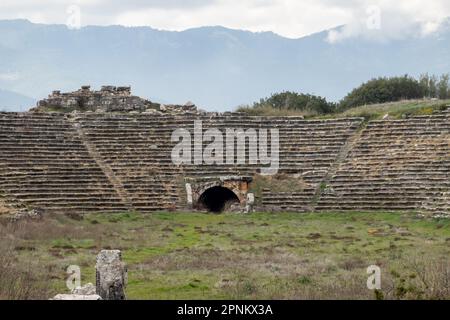 Lo Stadio di Afrodisias, in Turchia, è una struttura notevole e ben conservata che risale all'epoca romana. Con una capacità di 30.000 posti a sedere Foto Stock