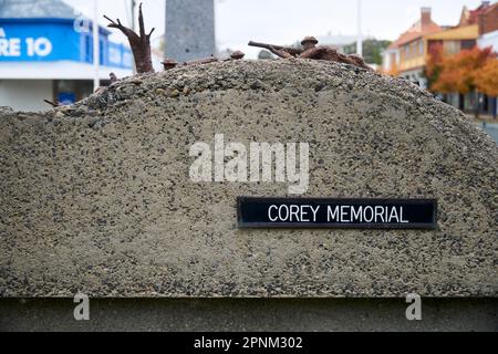 Cooma NSW Australia, il Corey Memorial un diorama raffigurante portabottiglie che portano soldati feriti sotto il fuoco dell'artiglieria a Mon St Quentin. Foto Stock