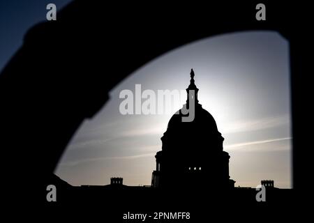 Washington, Stato di Vereinigte. 19th Apr, 2023. L'edificio del Campidoglio degli Stati Uniti a Washington, DC, mercoledì 19 aprile 2023. Credit: Julia Nikhinson/CNP/dpa/Alamy Live News Foto Stock