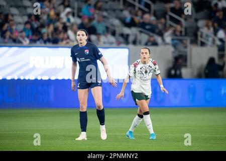 San Diego, Stati Uniti. 19th Apr, 2023. San Diego, CA, 19 aprile Taylor Kornieck (22 San Diego Wave FC) in azione durante il gioco National Women's Soccer League Cup Challenge tra il San Diego Wave FC e il Portland Throns FC allo Snapdragon Stadium di San Diego, California, Stati Uniti (Xavier Hernandez/SPP) Credit: SPP Sport Press Photo. /Alamy Live News Foto Stock