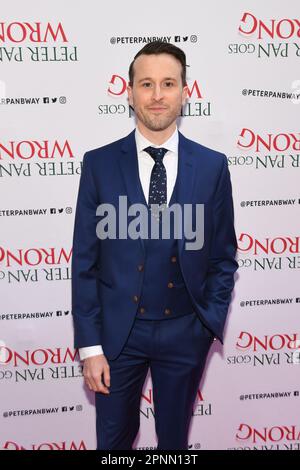 New York, Stati Uniti. 19th Apr, 2023. Stephen James Anthony partecipa alla serata di apertura di Broadway "Peter Pan Goes Wrong" all'Ethel Barrymore Theatre di New York, NY, il 19 aprile 2023. (Foto di Efren Landaos/Sipa USA) Credit: Sipa USA/Alamy Live News Foto Stock