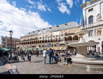 Padova, Italia. Aprile 2023. Vista panoramica del palazzo storico di ragione nel centro della città Foto Stock