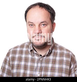 uomo di mezza età sorridente con camicia a scacchi e barba Foto Stock