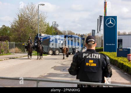 BW1 cannone ad acqua della polizia, Stoccarda, Baden-Wuerttemberg, Germania Foto Stock