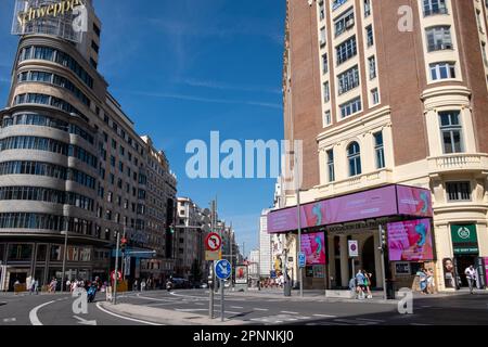 Madrid, Spagna. 09 12 202. Vista sulla Gran Via in una giornata di sole Foto Stock