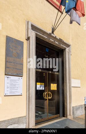 L'ultima cena di Leonardo da Vinci (l'ultima cena). Ingresso al museo Cenacolo Vinciano in Piazza Santa Maria delle grazie Foto Stock