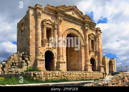 Arco di Adriano 129/130 d.C., rovine romane, Jerash, Giordania, città antica, vanta una catena ininterrotta di occupazione umana risalente a 6500 anni fa, Foto Stock