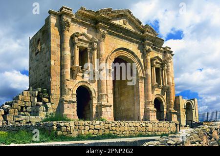 Arco di Adriano 129/130 d.C., rovine romane, Jerash, Giordania, città antica, vanta una catena ininterrotta di occupazione umana risalente a 6500 anni fa, Foto Stock