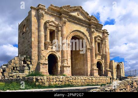 Arco di Adriano 129/130 d.C., rovine romane, Jerash, Giordania, città antica, vanta una catena ininterrotta di occupazione umana risalente a 6500 anni fa, Foto Stock