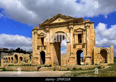 Arco di Adriano 129/130 d.C., rovine romane, Jerash, Giordania, città antica, vanta una catena ininterrotta di occupazione umana risalente a 6500 anni fa, Foto Stock