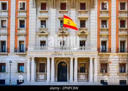 Valencia, Spagna - 17 luglio 2022: Facciata esterna dell'edificio del governo militare. Foto Stock