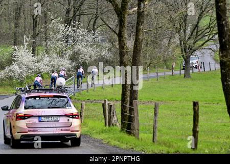 Remouchamps, Belgio. 20th Apr, 2023. L'immagine mostra la nuova discesa di la Redoute durante una sessione di allenamento e ricognizione in pista, davanti alla gara ciclistica di un giorno Liegi-Bastogne-Liegi, sulla 'Cote de la Redoute', a Remouchamps, Aywaille, giovedì 20 aprile 2023. FOTO DI BELGA DIRK WAEM Credit: Agenzia Notizie di Belga/Alamy Live News Foto Stock