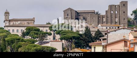 Banner vista sul centro storico di Montefiascone, Viterbo, Italia Foto Stock
