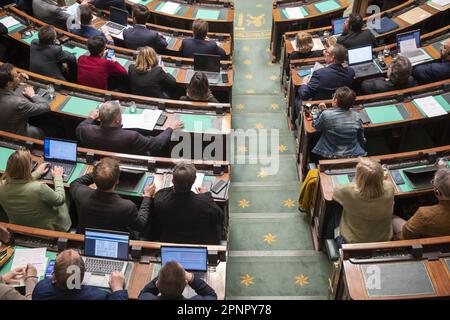 Bruxelles, Belgio. 20th Apr, 2023. L'immagine mostra una sessione plenaria della Camera al Parlamento federale a Bruxelles giovedì 20 aprile 2023. FOTO DI BELGA NICOLAS MAETERLINCK Credit: Belga News Agency/Alamy Live News Foto Stock