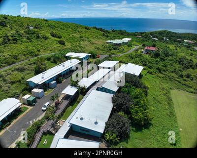 Vista aerea della lussureggiante e verde isola tropicale nello stretto di Torres, Murray Island Foto Stock
