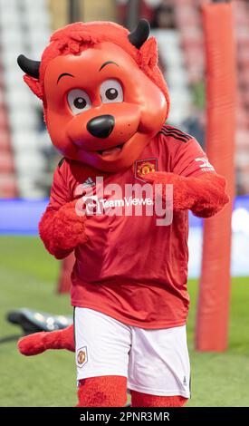 Leigh Sports Village, Leigh, Greater Manchester, Inghilterra. 19th aprile 2023. La mascotte del Regno Unito Fred the Red, durante il Manchester United Women Football Club V Arsenal Women Football Club al Leigh Sports Village, nella Barclays Women's Super League/Women's Super League. (Credit Image: ©Cody Froggatt/Alamy Live News) Foto Stock