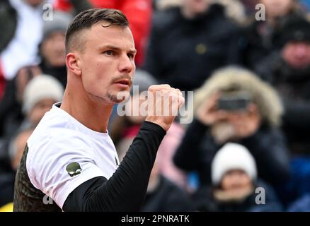 Monaco, Germania. 20th Apr, 2023. Tennis: ATP Tour - Monaco, singolare maschile. Fritz (USA) - Fucsovics (Ungheria). Marton Fucsovics reagisce. Credit: Sven Hoppe/dpa/Alamy Live News Foto Stock