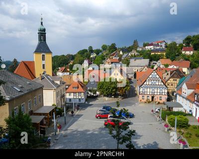 Vista sulla piazza del mercato della città di Hohnstein in Svizzera Sassonia, Sassonia, Germania, Europa. Foto Stock