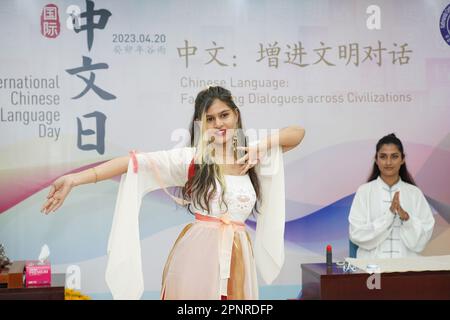 Kathmandu, Nepal. 20th Apr, 2023. Uno studente nepalese si esibisce alla cerimonia di apertura di un evento che ha segnato la Giornata della lingua cinese delle Nazioni Unite del 14th a Kathmandu, Nepal, 20 aprile 2023. Credit: Notizie dal vivo su Hari Maharjan/Xinhua/Alamy Foto Stock