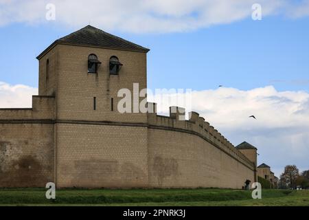 Xanten, Germania. 20th Apr, 2023. Il Parco Archeologico Xanten APX, che fa parte del patrimonio mondiale dell'UNESCO Limes inferiore Germanico. Credit: Oliver Berg/dpa/Alamy Live News Foto Stock