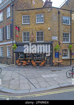 La botte e vetro public house in Victoria, Londra. Foto Stock