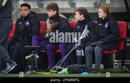 Alkmaar, Paesi Bassi. 20th Apr, 2023. Yari Verschaeren di Anderlecht, nella foto di una partita di calcio tra l'olandese AZ Alkmaar e il belga RSC Anderlecht, giovedì 20 aprile 2023 ad Alkmaar, nei Paesi Bassi, la tappa di ritorno dei quarti di finale del concorso UEFA Europa Conference League. La prima tappa si è conclusa con una vittoria di 2-0 per RSCA. BELGA PHOTO VIRGINIE LEFOUR Credit: Agenzia Notizie Belga/Alamy Live News Foto Stock