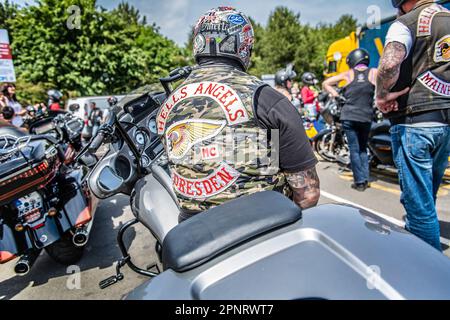 Gli Hells Angels si incontrano alla stazione di servizio, West Sussex Foto Stock