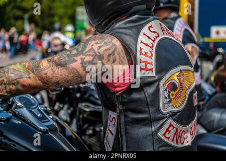 Gli Hells Angels si incontrano alla stazione di servizio, West Sussex Foto Stock